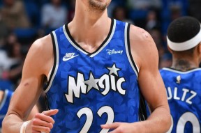 九游社区-摩纳哥转会哪位球员