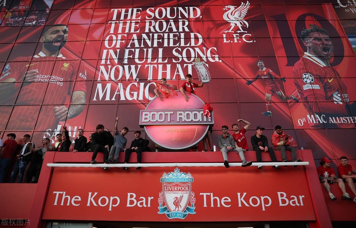 国际比赛日英超传出新动向，纽约尼克斯刷新队史纪录，管理层表态：更衣室稳定，临场指挥获称赞的简单介绍